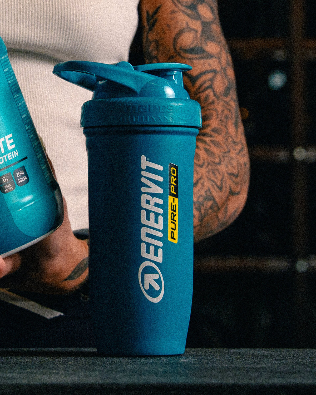 ENERVIT Shaker Reforce 700 ml zblízka