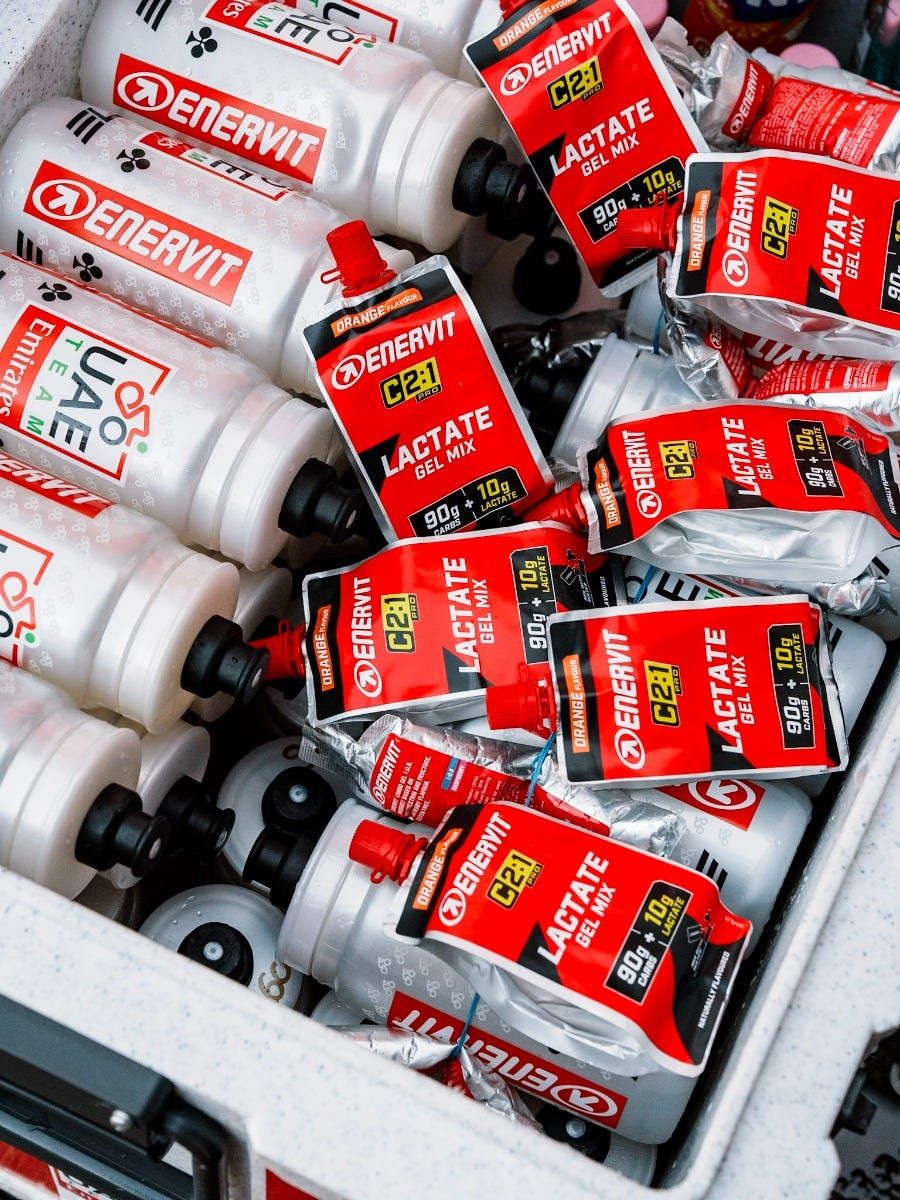 Lactate Gel Mix v boxe tímu UAE Team Emirates XRG